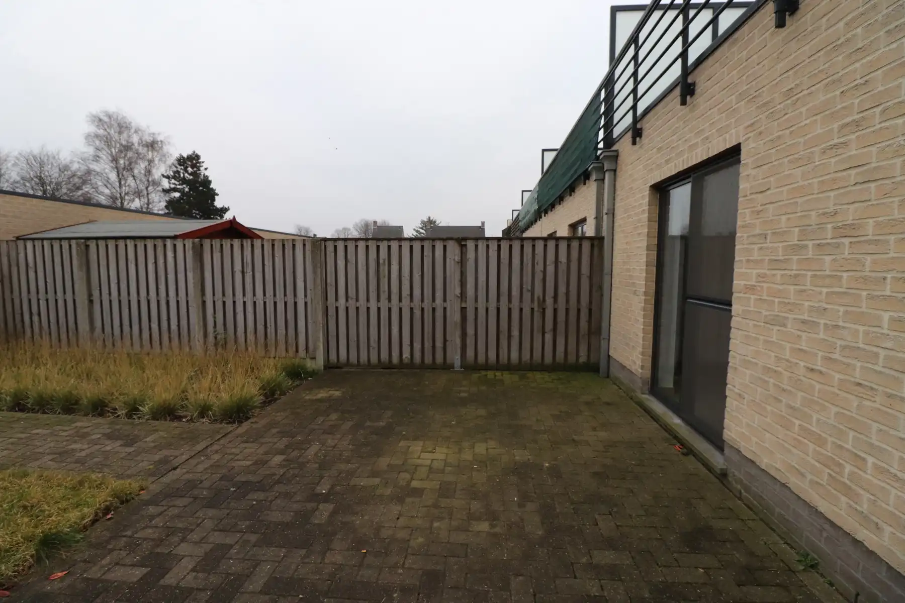 Recent appartement op de benedenverdieping met tuin en garage. foto 14