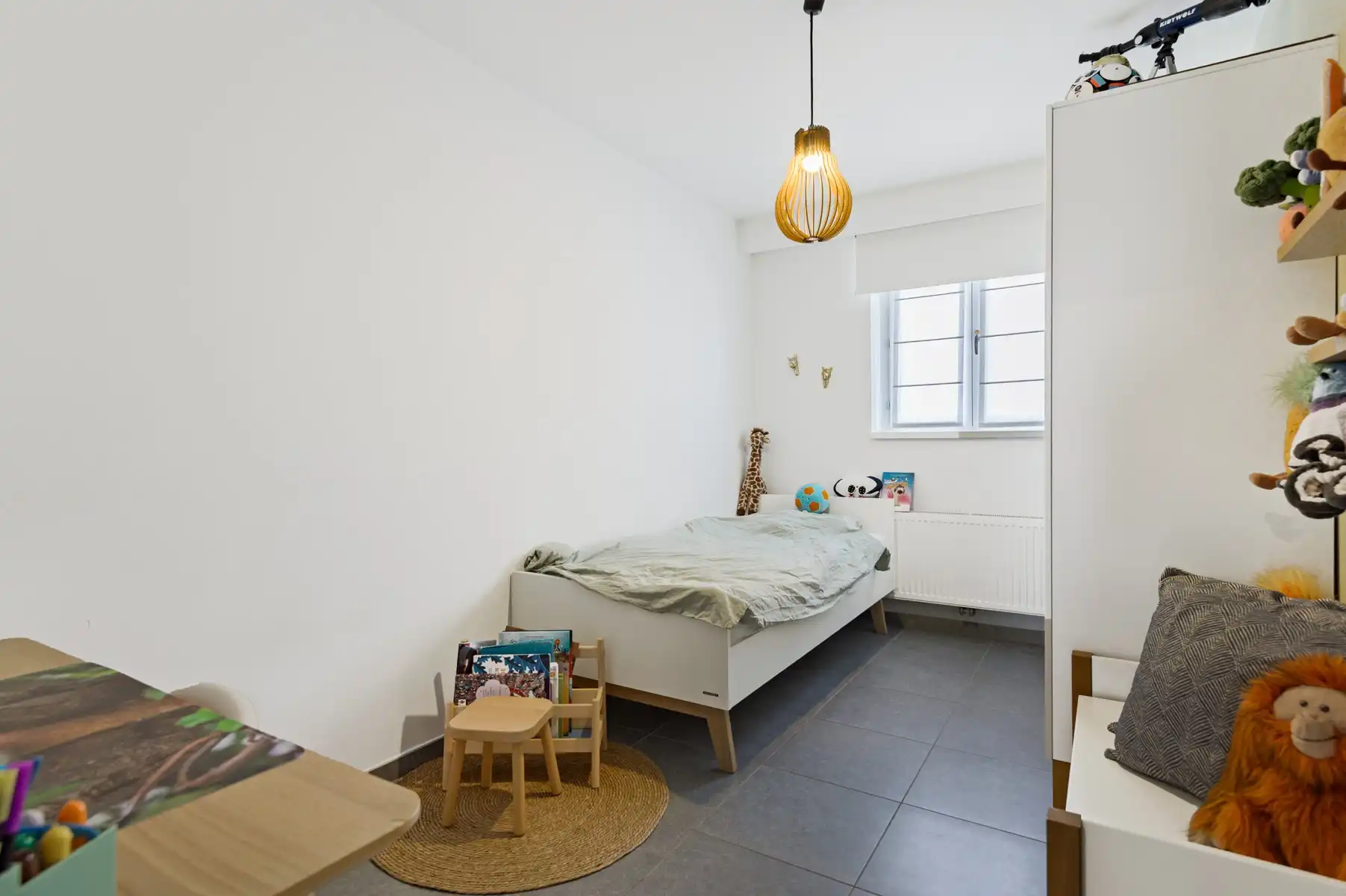 Recente woning op centrale ligging met 2 garages foto 13