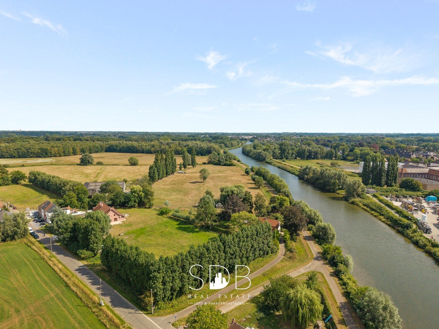 Hedendaagse villa met gezinstuin en graslanden op 7.496m² foto 44