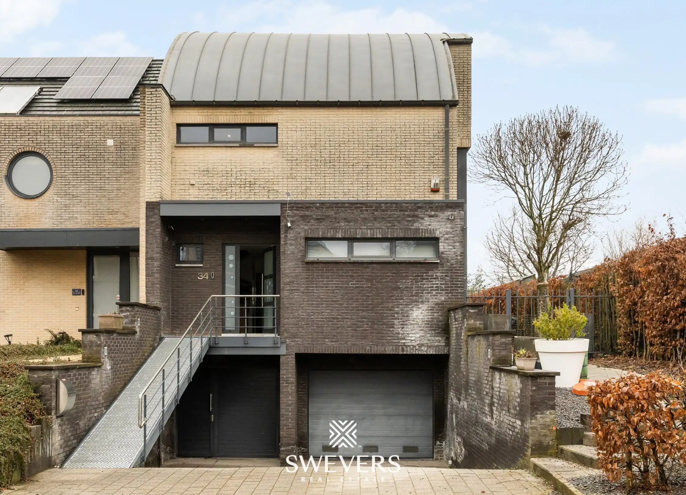 Ruime woning met 5 slaapkamers en binnenzwembad foto {{pictureIndex}}