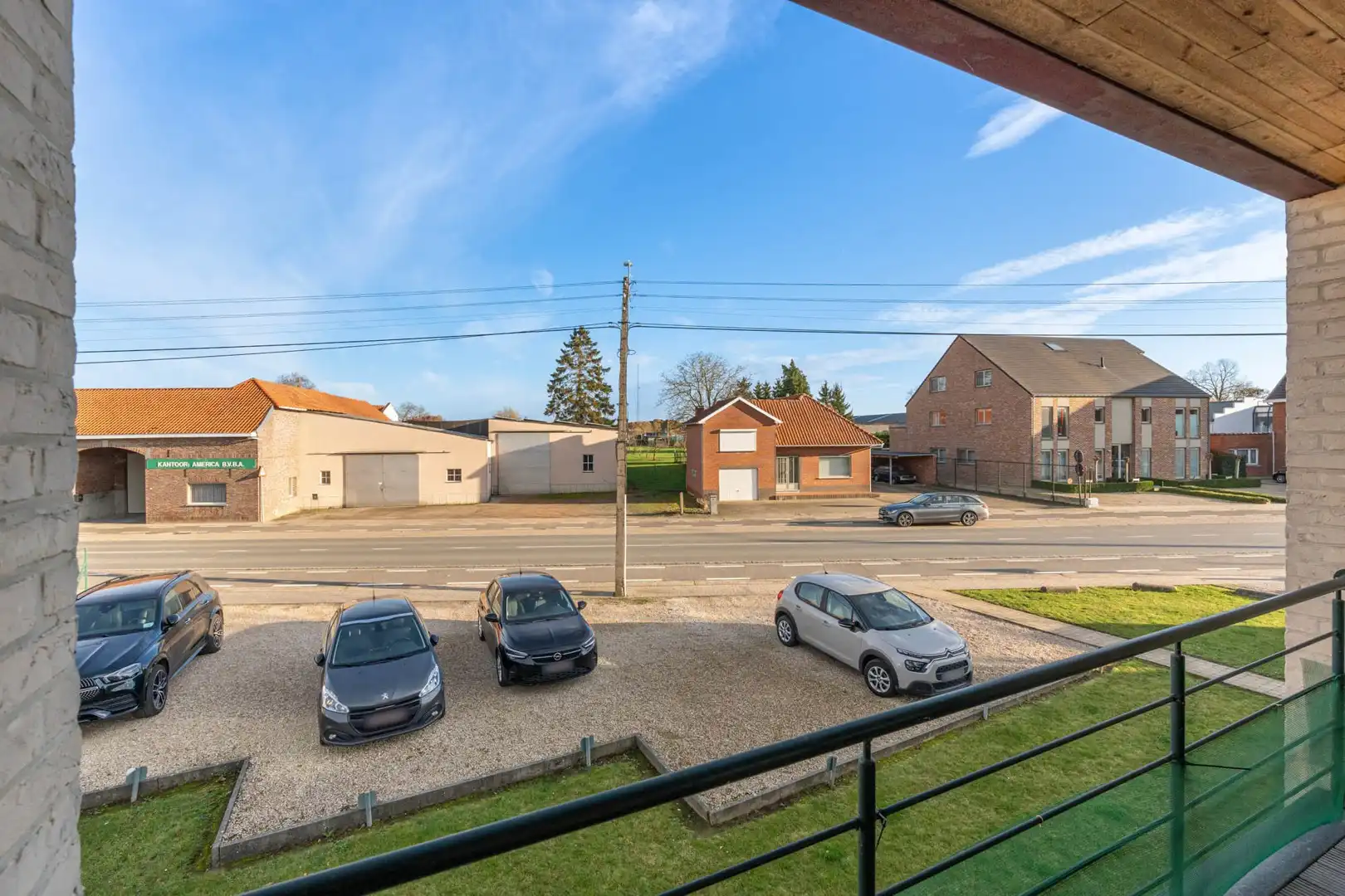 Lichtrijk 2-slaapkamerappartement met 2 terrassen + autostaanplaats in Zepperen (Sint-Truiden). foto 4