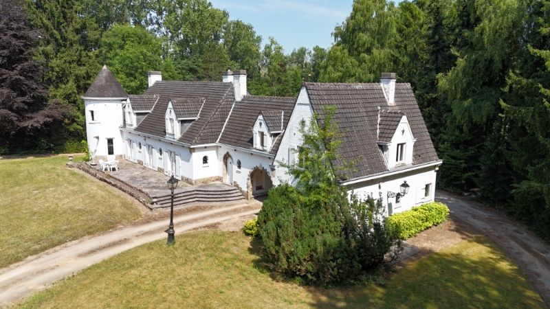 Kasteelvilla met bijgebouw op uniek domein 1 hectare 71 are met grote vijver foto 11
