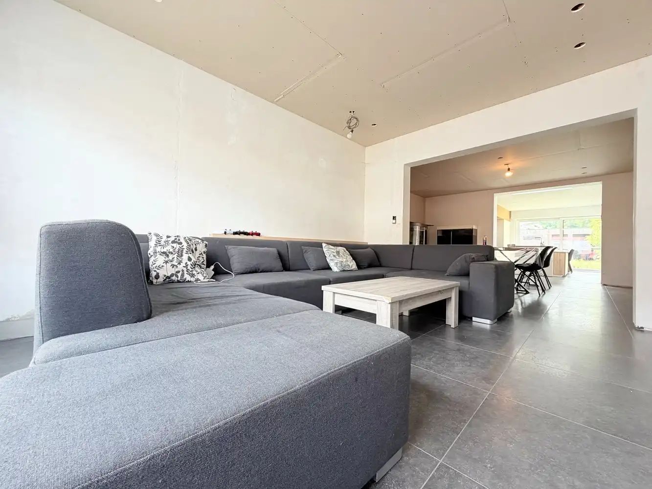 Ruime woning met  4 slaapkamers en gezellige tuin foto 6