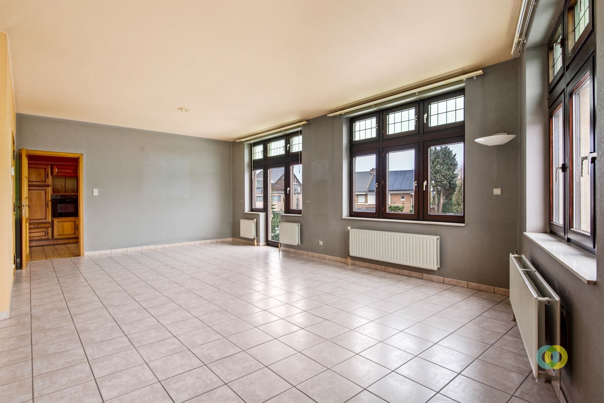 Zeer ruim appartement in klein gebouw foto 4