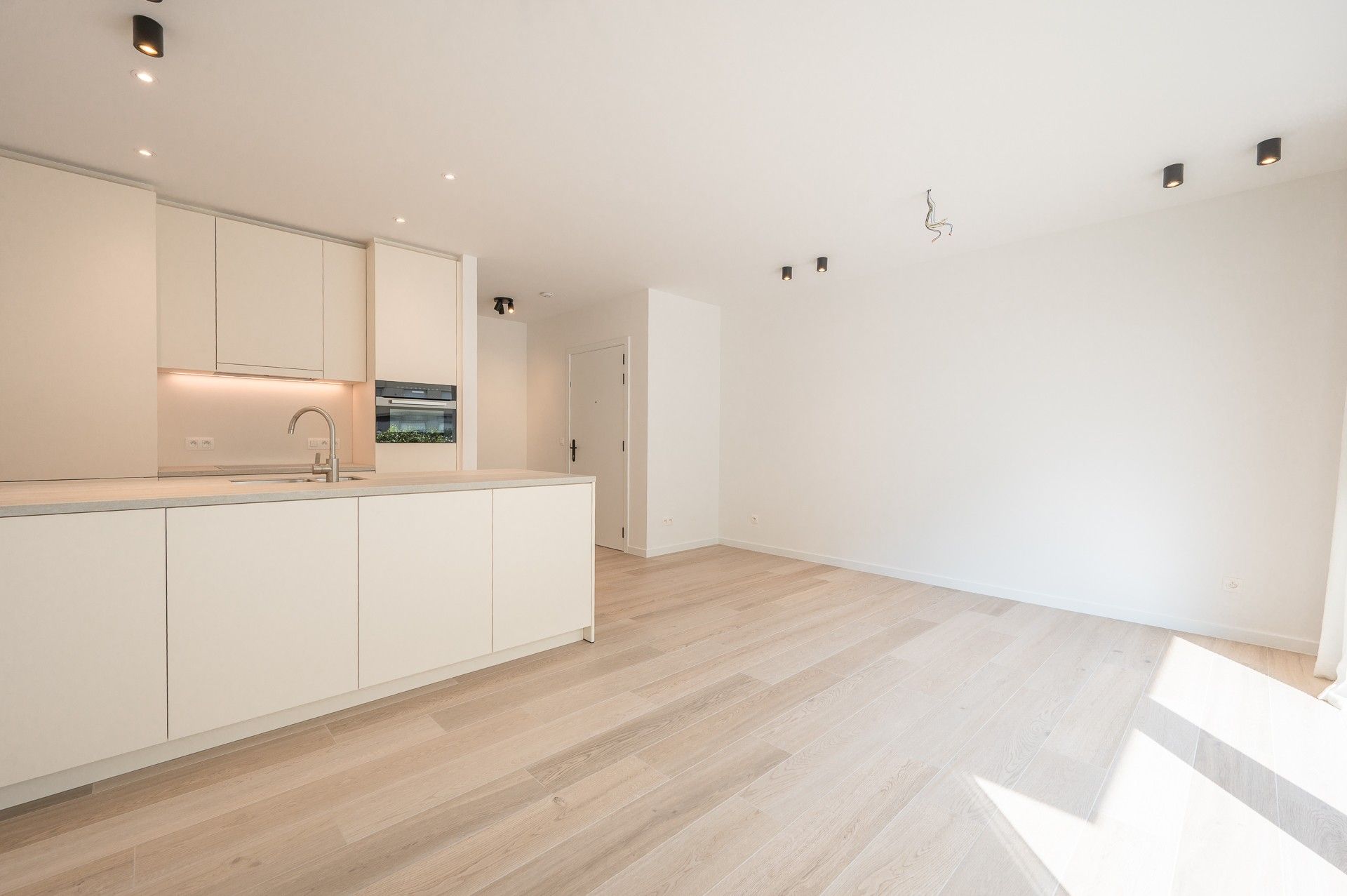 Ongemeubeld: nieuwbouw appartement met zijdelings zeezicht! foto 4