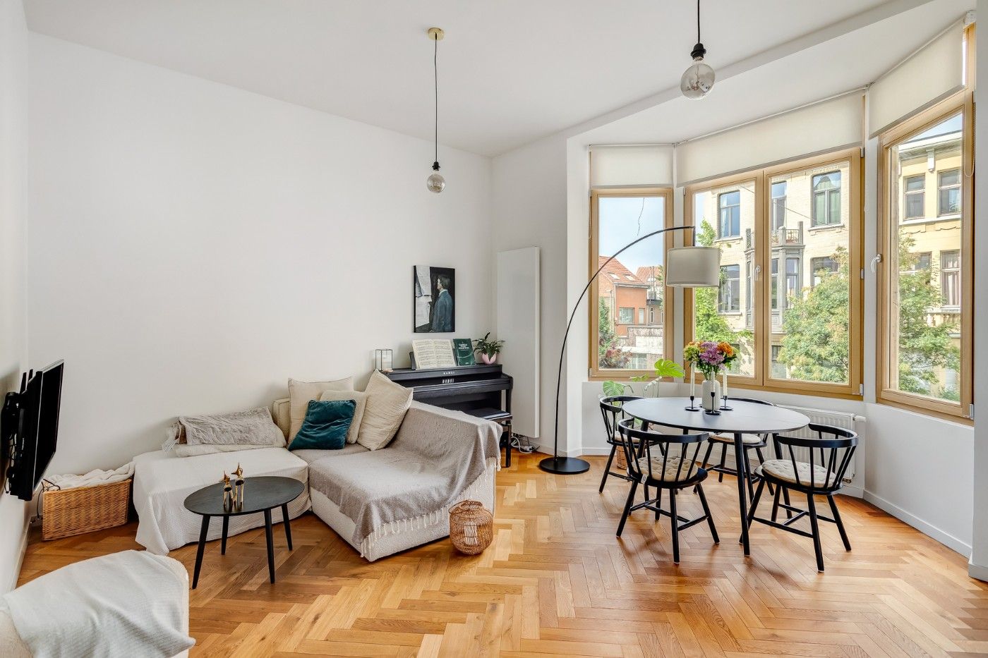Goed gelegen, mooi gerenoveerd appartement op 1ste verd. met 2 slpk. en balkon foto 4