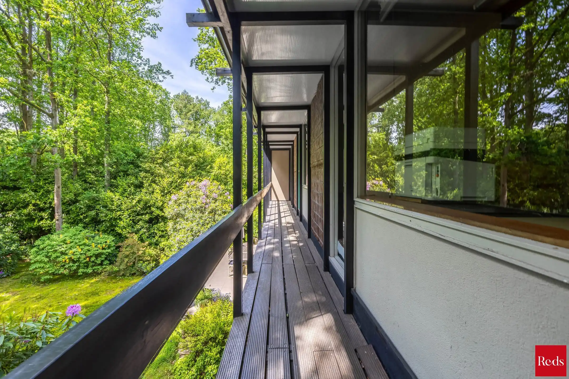 Architecturale woning in het groen met veel licht foto 20