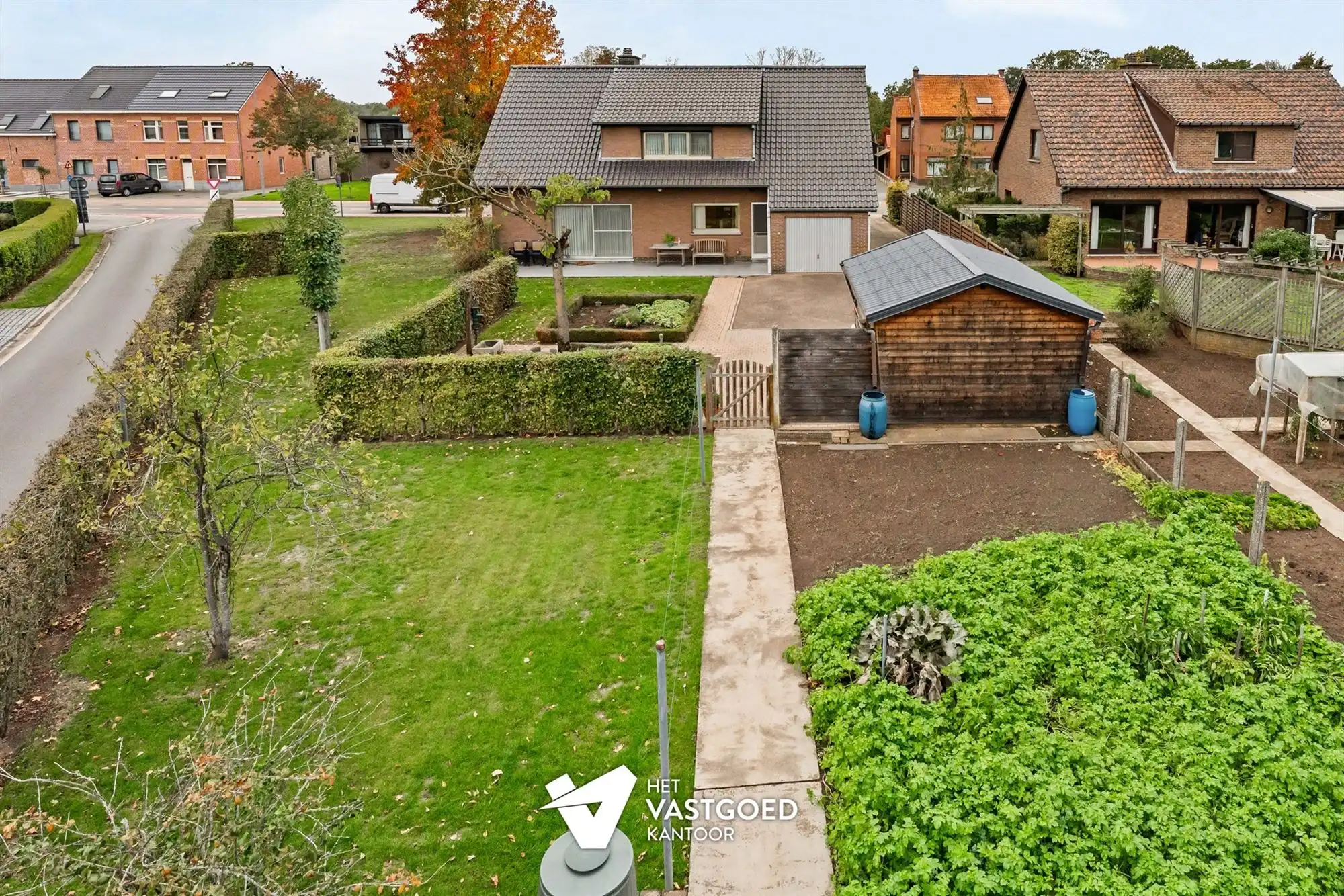 PERFECT ONDERHOUDEN WONING MET 4 SLAAPKAMERS OP EEN RUIM HOEKPERCEEL VAN 12A75 EN CENTRALE LIGGING TE LUMMEN foto 2