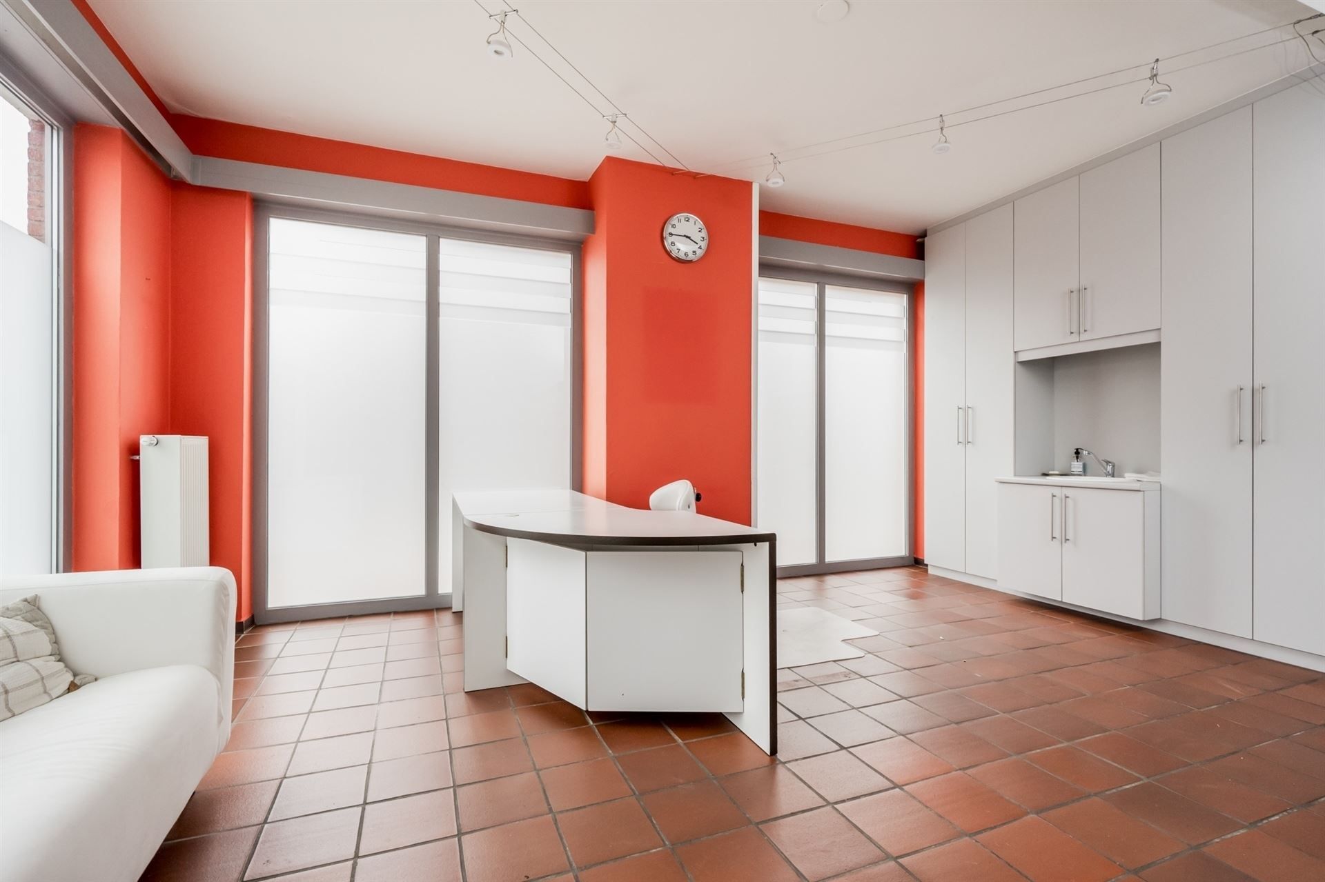 Instapklaar handelsgelijkvloers (120m²) met 3 staanplaatsen in het centrum van Keerbergen. foto 6