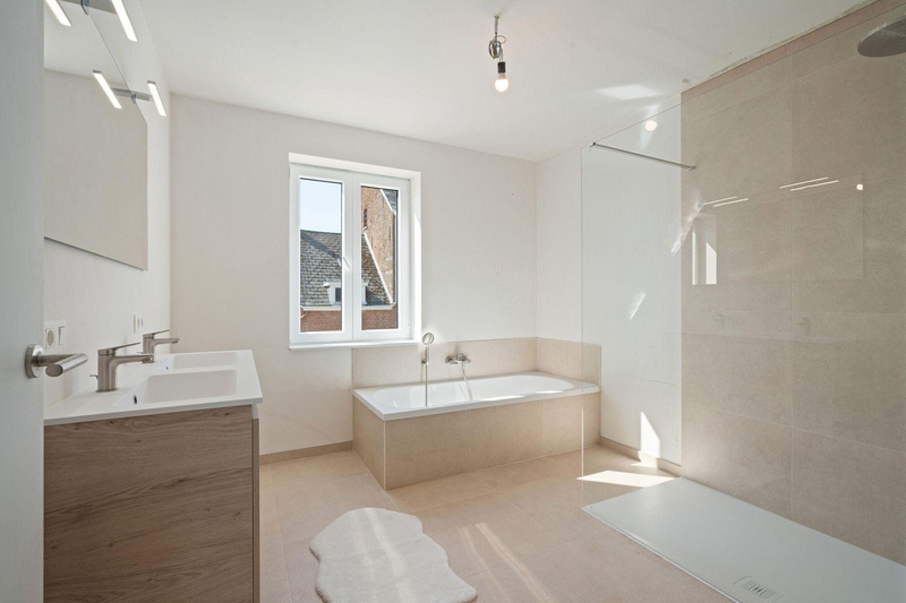 Tijdloze, halfopen woning foto 6
