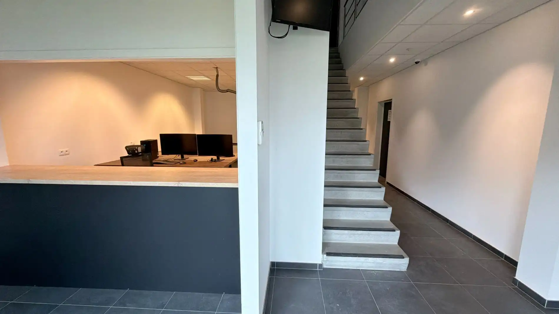 Loods met laadkade en kantoor te huur in Mechelen-Noord I foto 6