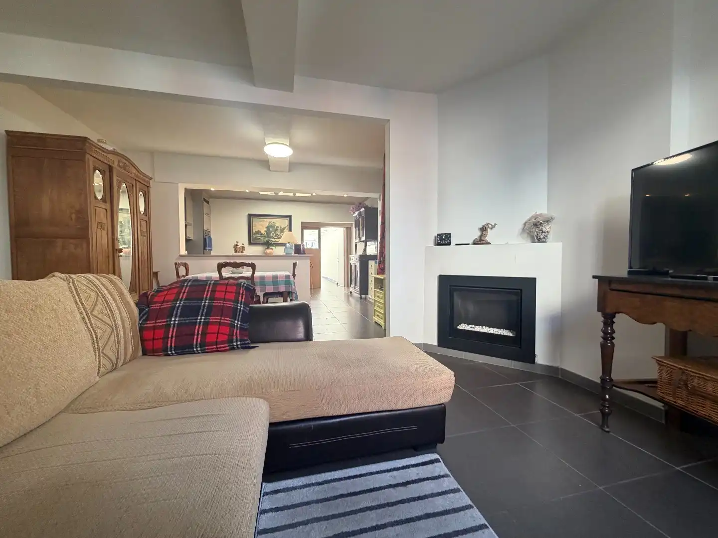 Gerenoveerde rijwoning met zuidgerichte tuin in Wervik te koop. foto 2