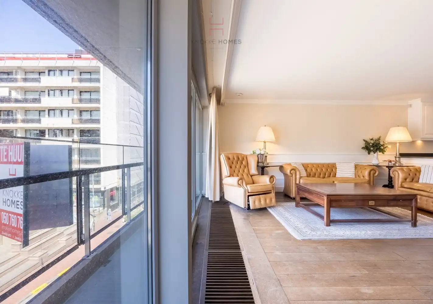 Gemeubeld appartement met frontaal zicht over het Van Bunnenplein en de zee. foto 3