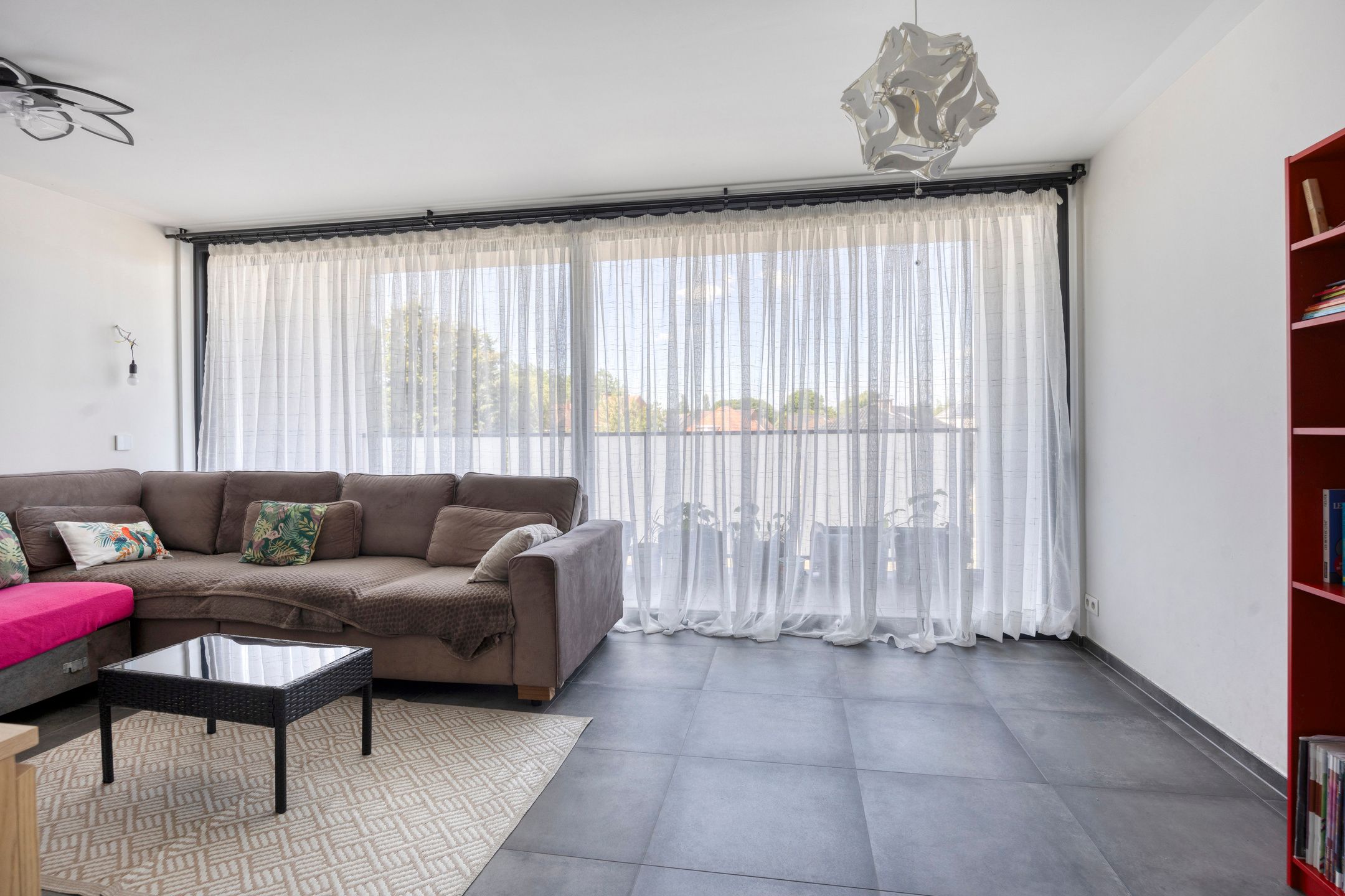 Recent appartement met 2 slaapkamers & parking foto 6