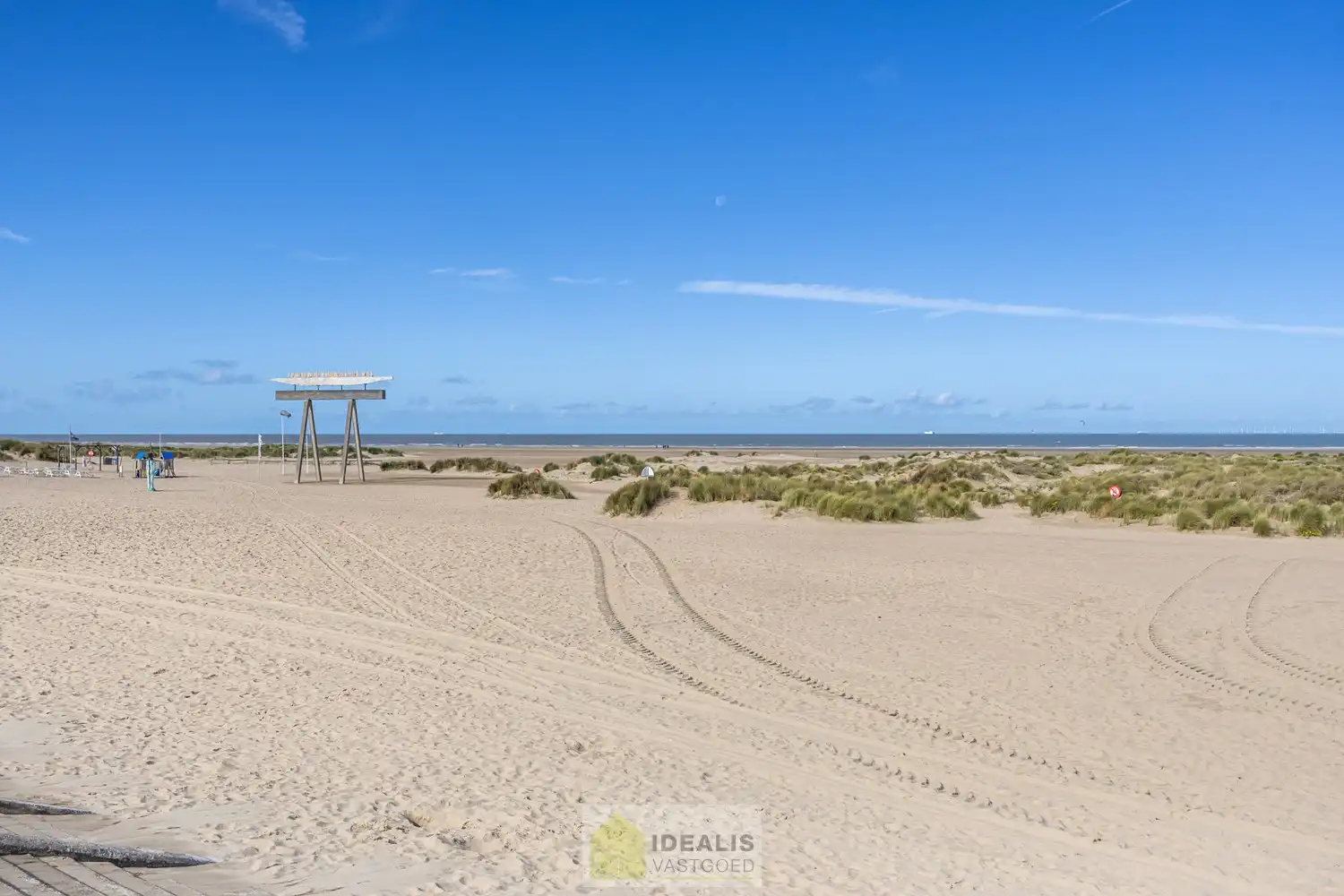 IDEALIS VASTGOED - HEERLIJK GELIJKVLOERS VAKANTIE-APPARTEMENT TE ZEEBRUGGE-BAD OP WANDELAFSTAND VAN HET STRAND EN DE DUINEN! EEN FIJNE PLEK BESTAANDE UIT EEN LICHTRIJKE LEEFRUIMTE MET OPEN KEUKEN EN BERGING, 1 RUIME SLAAPKAMER, 1 INPANDIGE KINDERKAMER, EEN EXTRA RUIM TERRAS EN EEN GOED TOEGANKELIJKE ONDERGRONDSE PARKEERPLAATS (AUTOLIFT) EN KELDERBERGING! foto 45