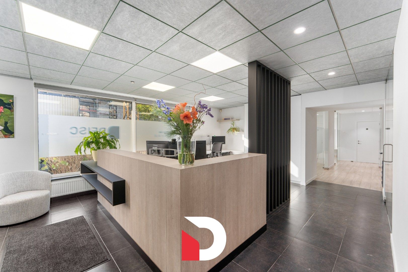 Instapklare en duurzame kantoorruimte van 310 m² te Kristus-Koning foto {{pictureIndex}}