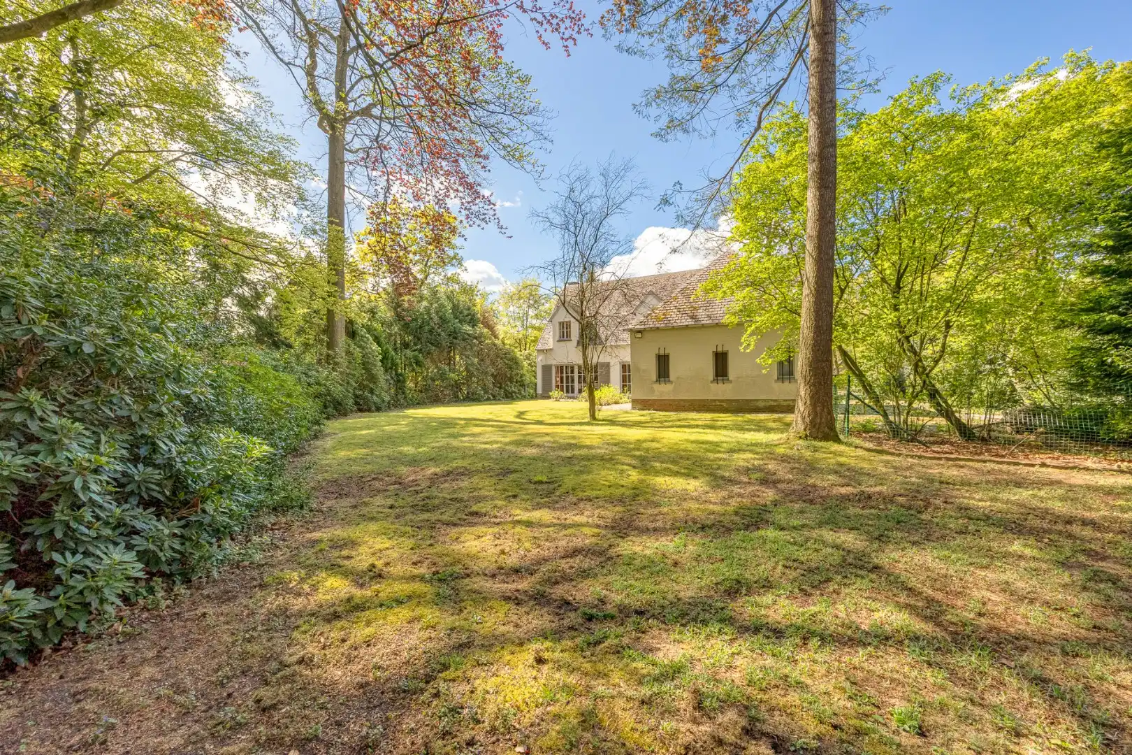 Villa met praktijkruimte en dubbele garage op riant perceel van 2.010 m² te Schoten foto 24