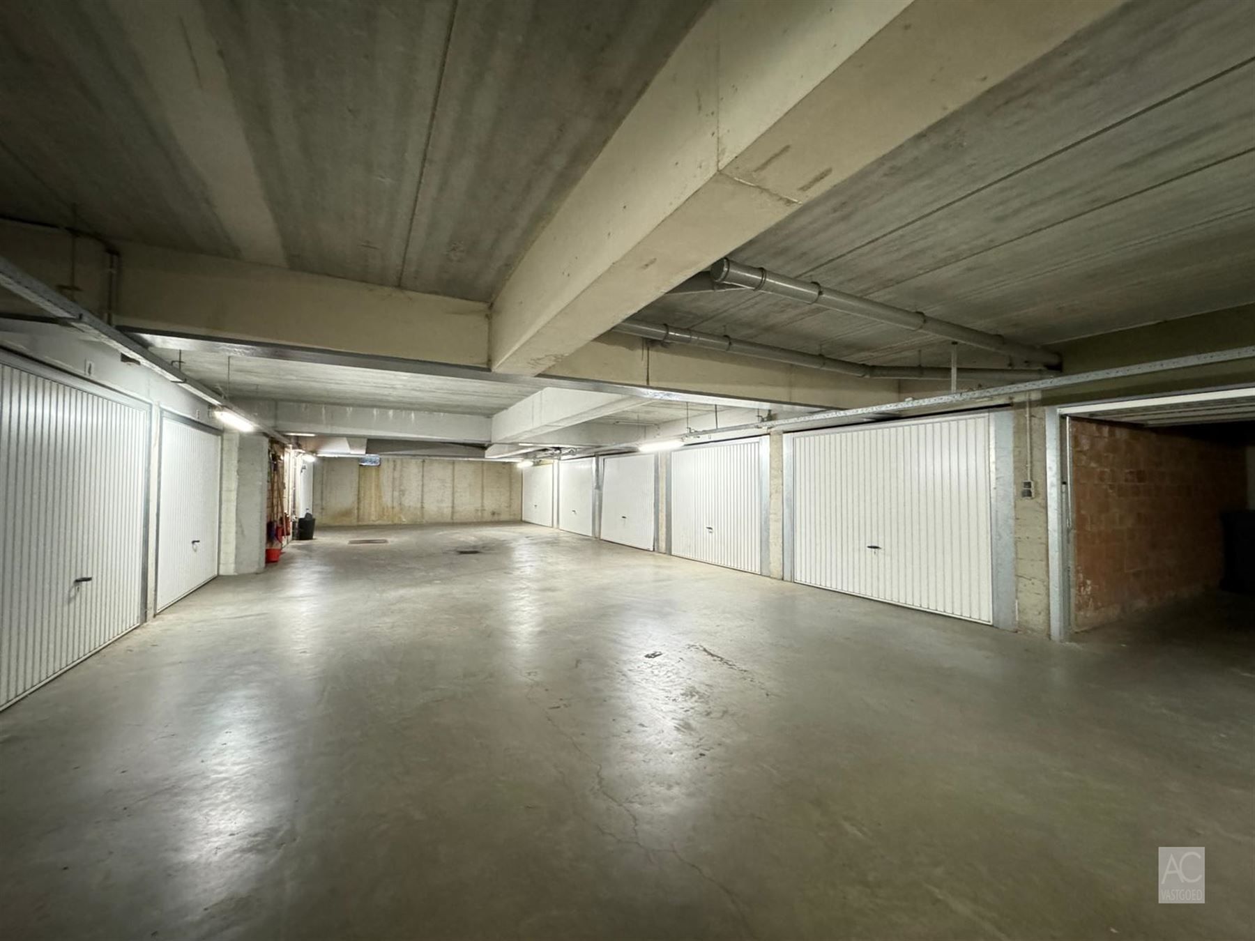 Gelijkvloers appartement met garage foto 13