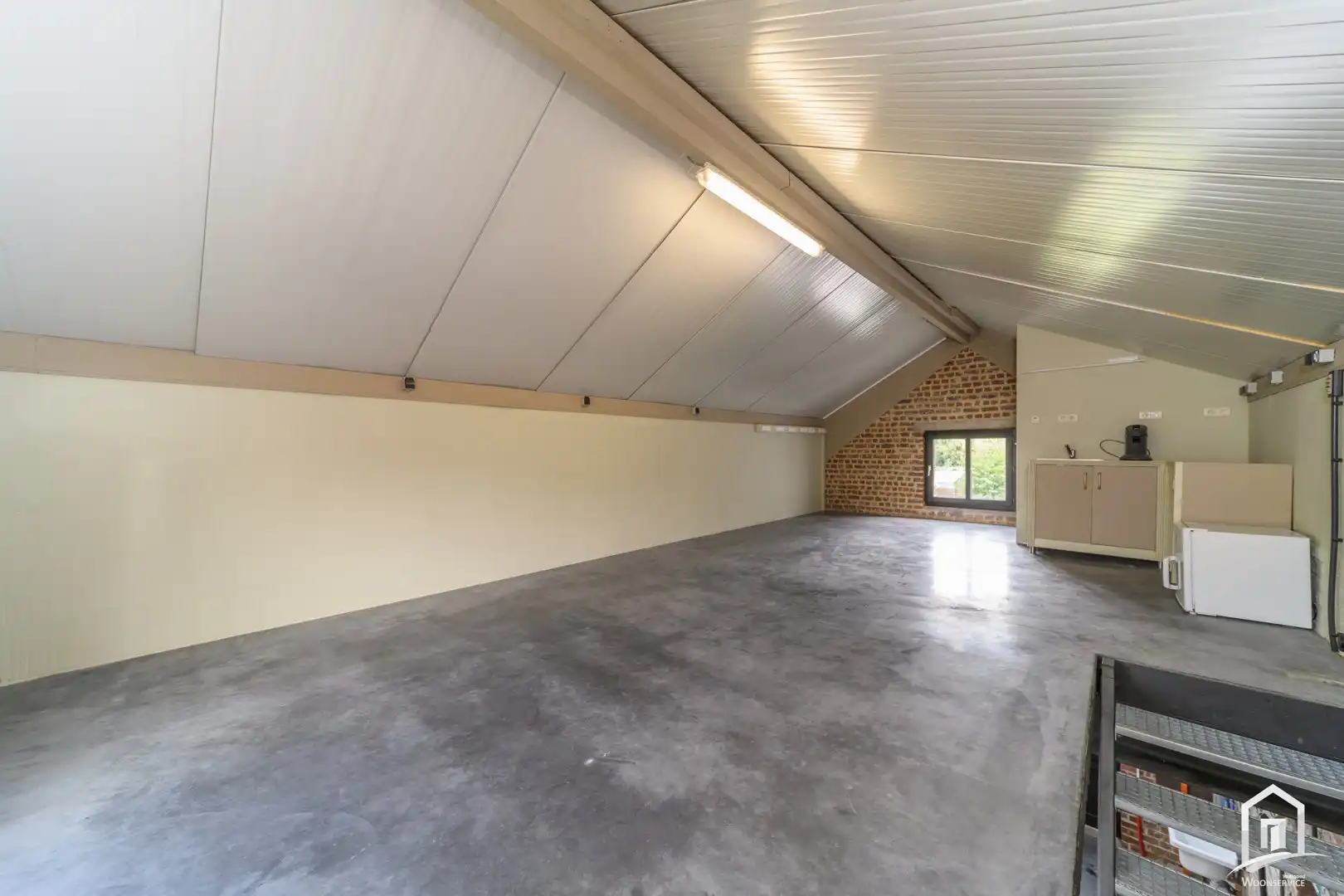 Magazijn op centrale locatie te Nieuwerkerken foto 5