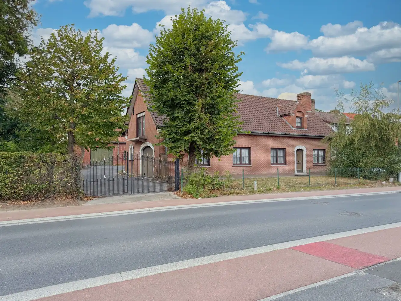 Unieke eigendom met bijgebouw op perceel van 2737 m² foto 2