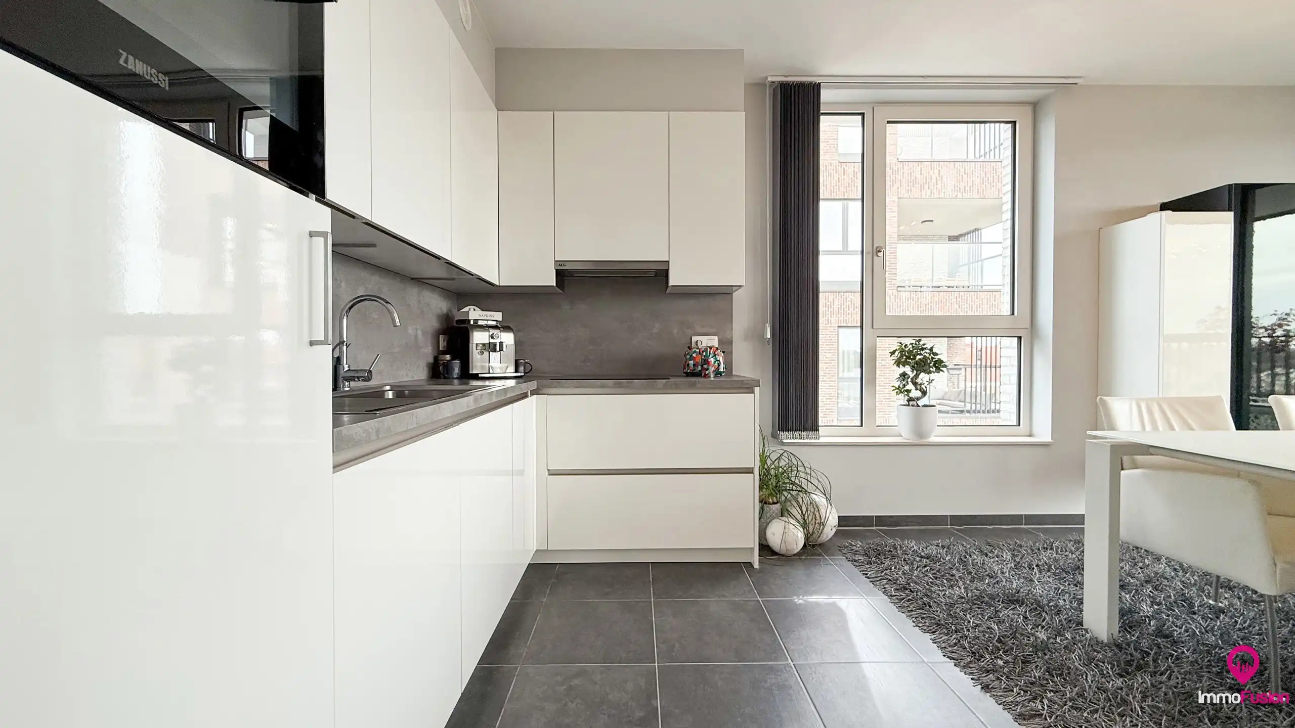 Modern appartement , bemeubeld met vrij uitzicht en parkeerplaats! foto 13