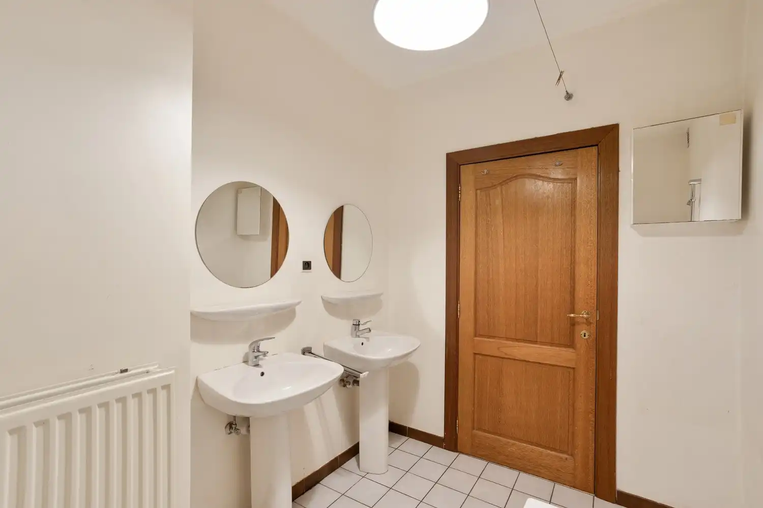 Gelijkvloers appartement met 2 slaapkamers, een ruim terras, 2 autostaanplaatsen, een kelder en een tuin grenzend aan de Vijvers van Bellefroid te Leuven! foto 15