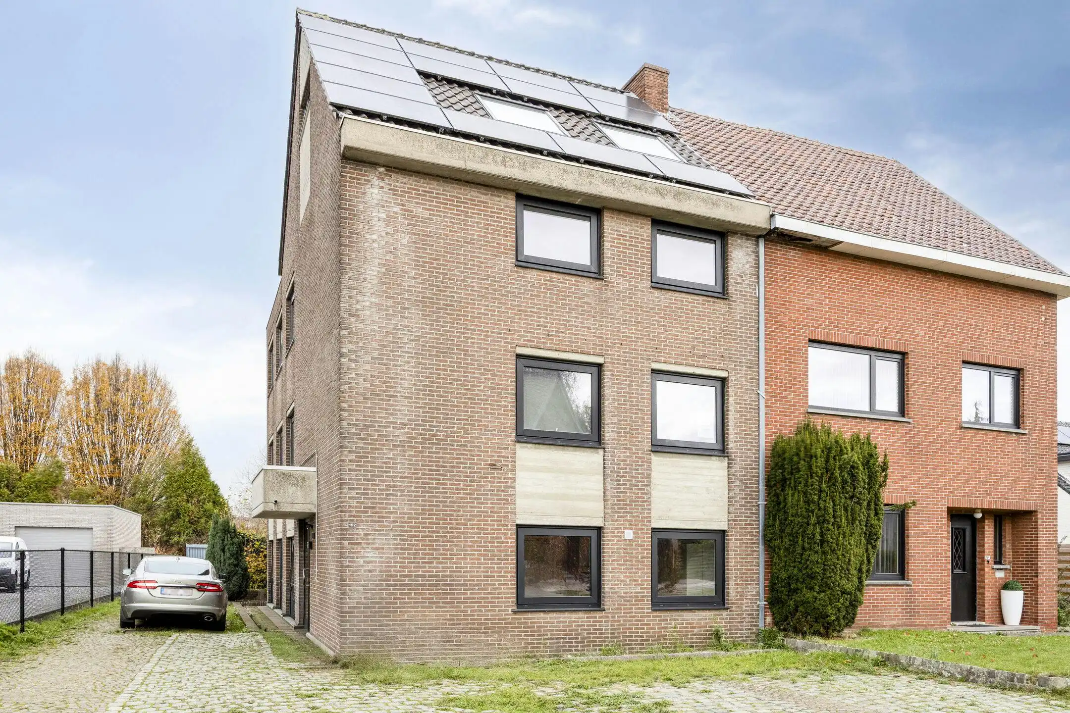 Opbrengsteigendom met 9 studentenkamers en duplex-appartement te Hasselt foto {{pictureIndex}}