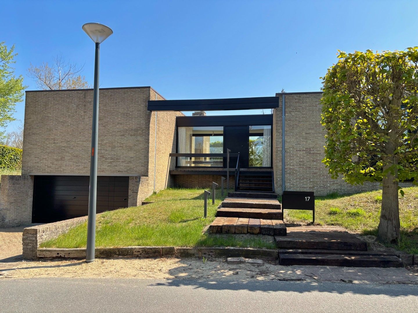 Bijzondere modernistische Villa te huur residentieel gelegen foto 17