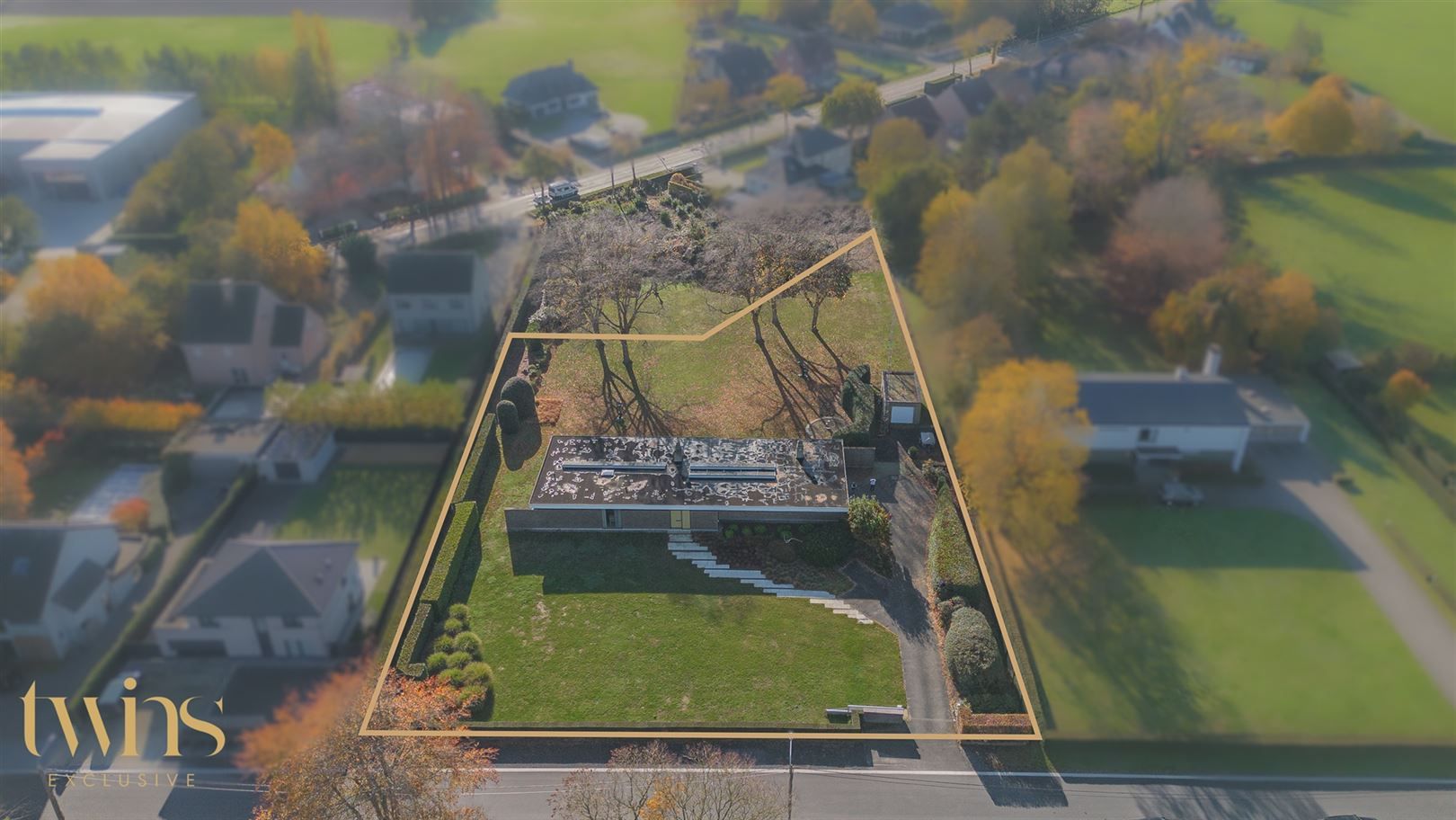 Stijlvolle villa-bungalow op ruim perceel met zuidgerichte tuin  foto 2