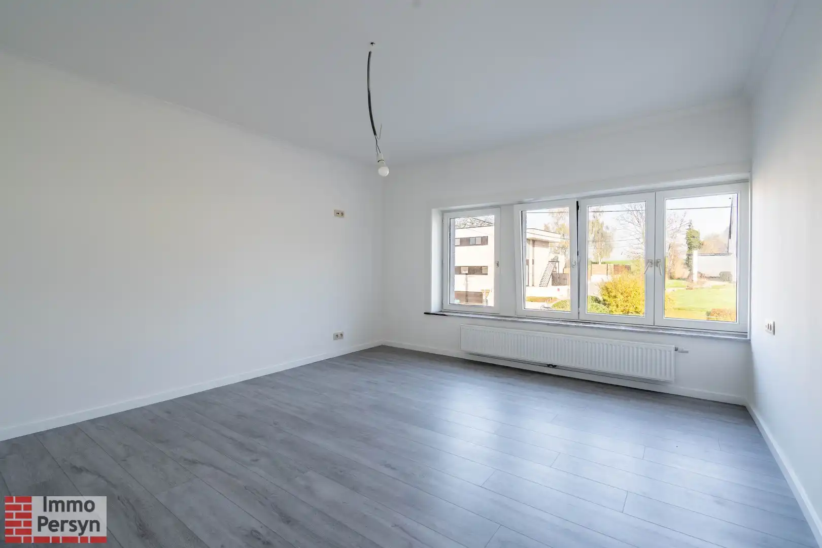 Ruime gerenoveerde gezinswoning met 4 slaapkamers, 2 badkamers en dubbele garage foto 13