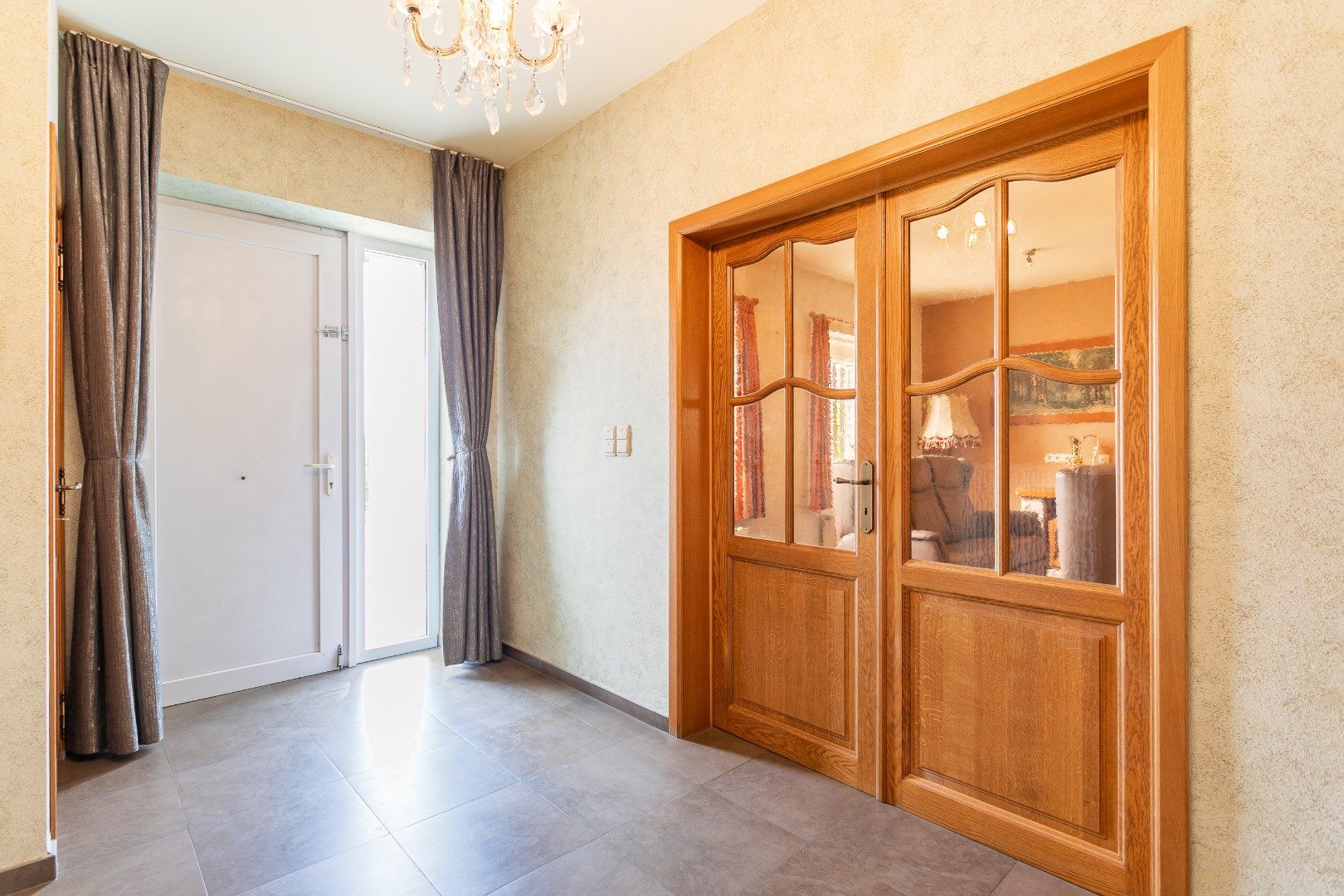 Villa op een perceel van 9a 74ca met garage en potentieel voor 4 à 5 slaapkamers. foto 3