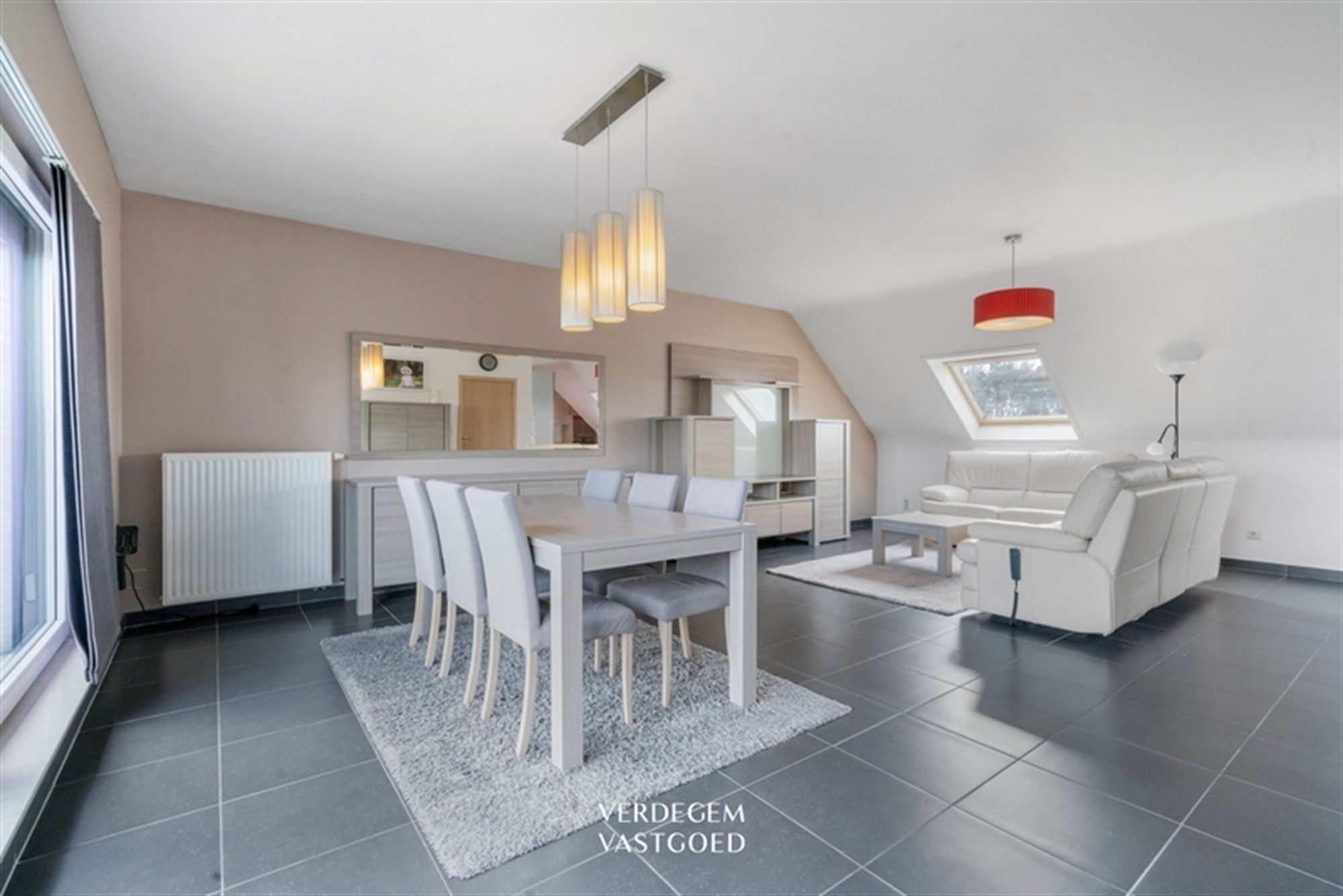 Ruim dakappartement met 2 slaapkamers en groot terras foto 3