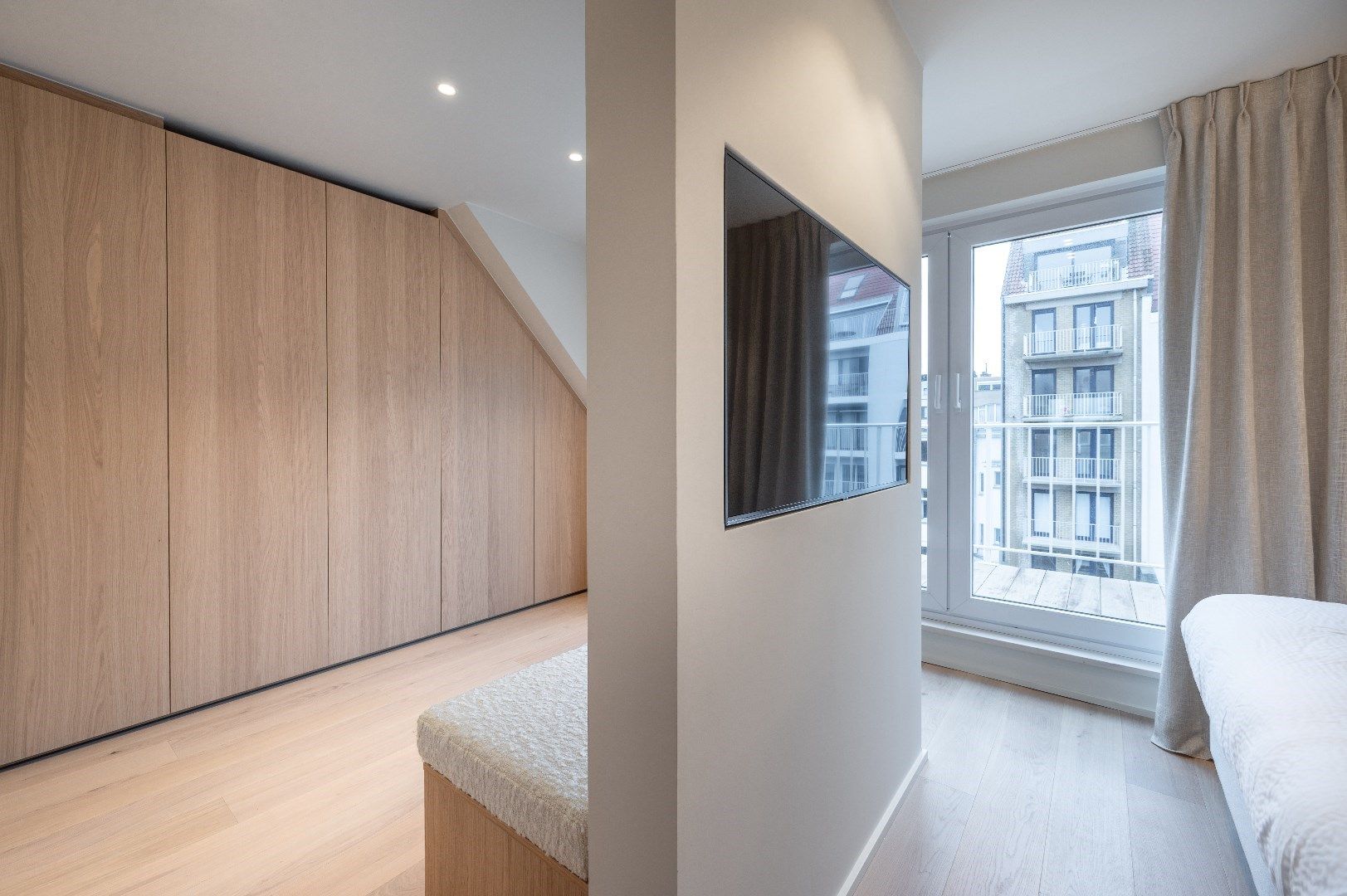 Luxueus afgewerkt duplex dakapp. met open zicht over de villa's van het Zoute, gelegen in het centrum van Knokke. Garage te koop foto 15