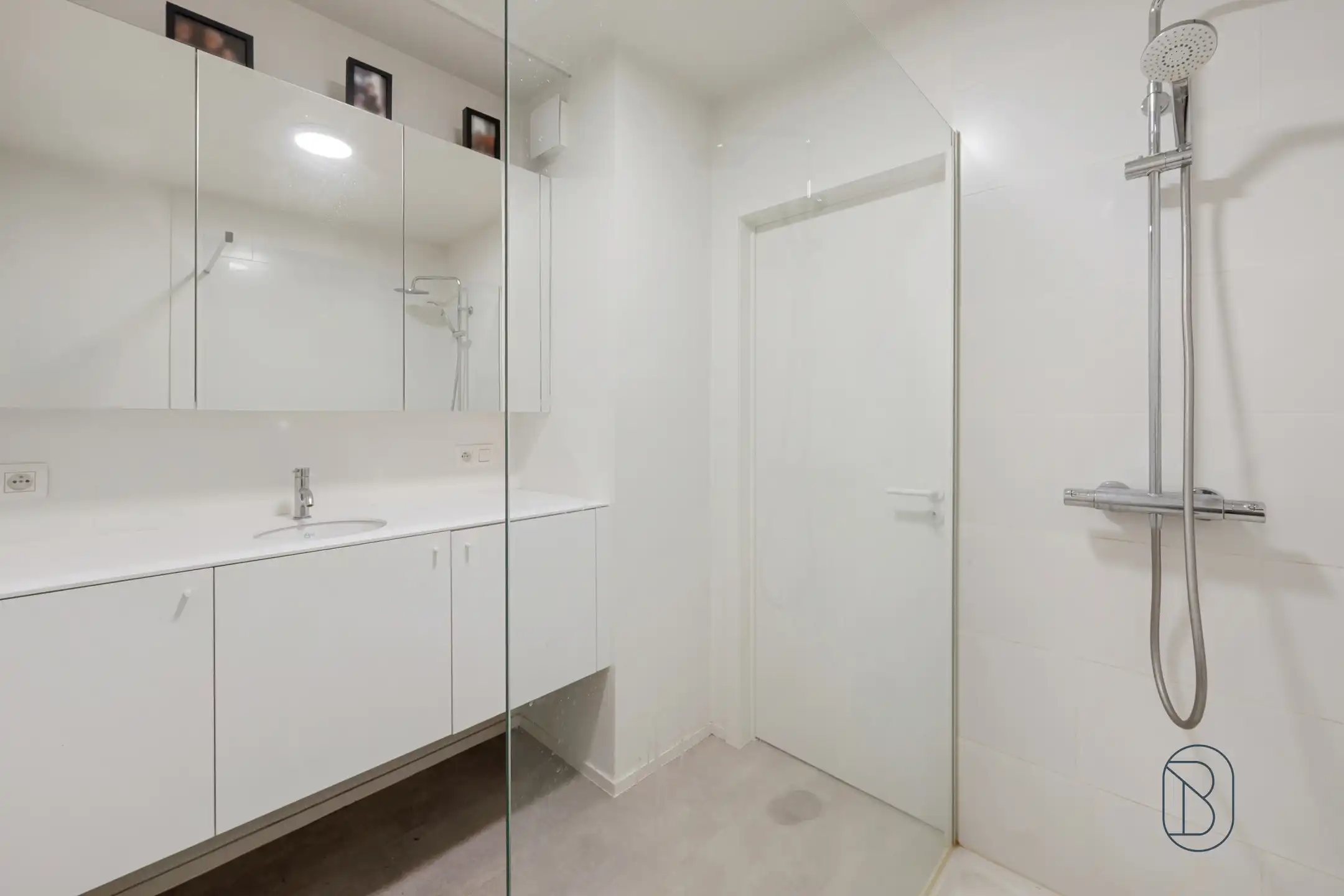 Instapklaar gerenoveerd appartement met garage foto 10