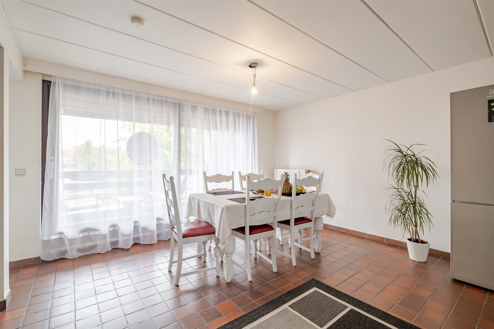 Opbrengsteigendom bestaande uit 7 appartementen + 1 kantoorruimte + 13 overdekte autostaanplaatsen foto 3