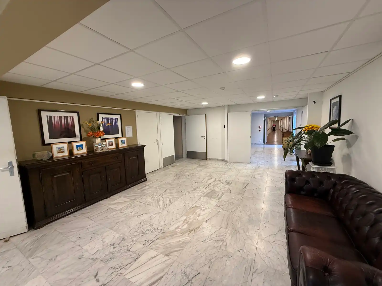 Serviceflat met garage, rustige en groene omgeving foto 26