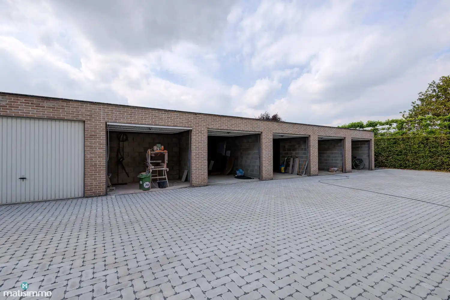 INSTAPKLAAR DUPLEXAPPARTEMENT MET 2 SLAAPKAMERS EN GARAGE NABIJ HET CENTRUM VAN BILZEN foto 15