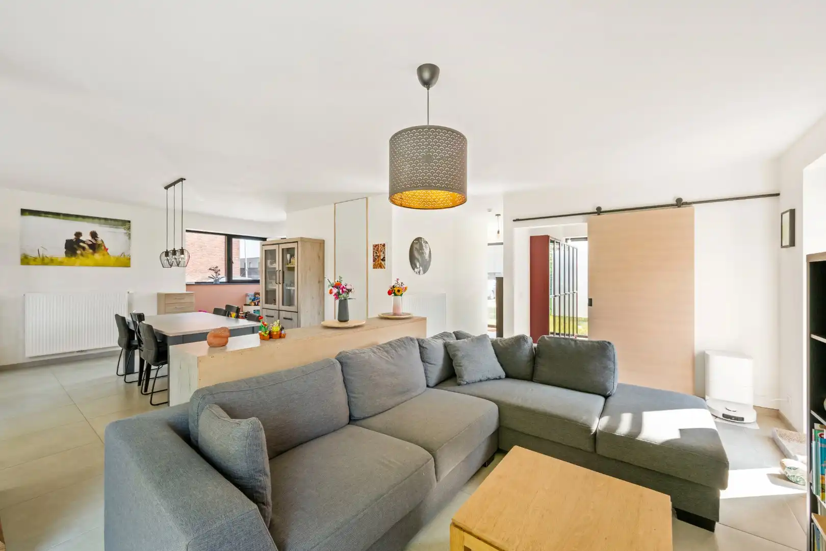 Recente villa met 3 slaapkamers, garage en zonnige tuin op een rustige ligging bij Ieper-centrum foto 7