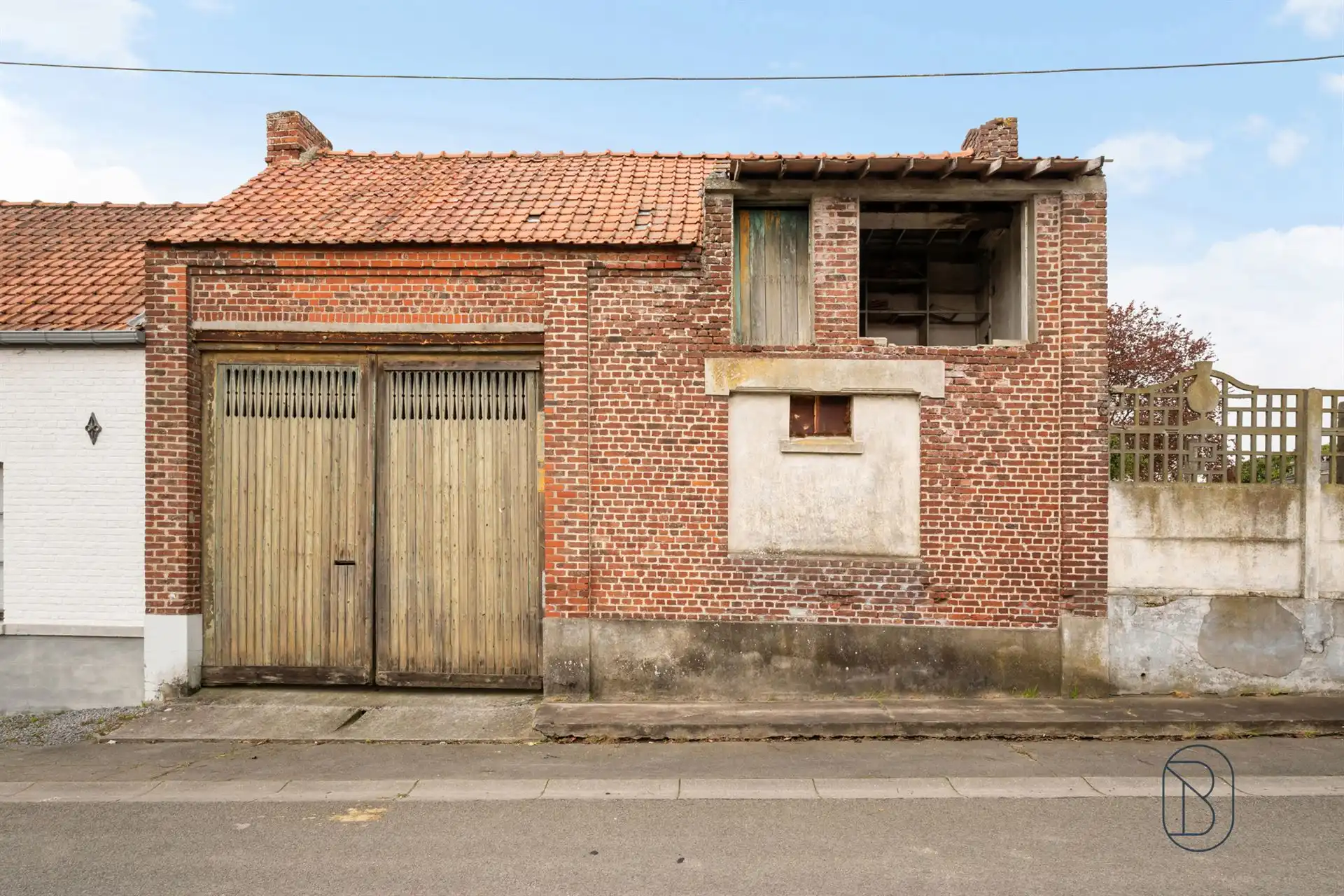 Totaal te renoveren woning met bijgebouwen op 1570m2 foto 5