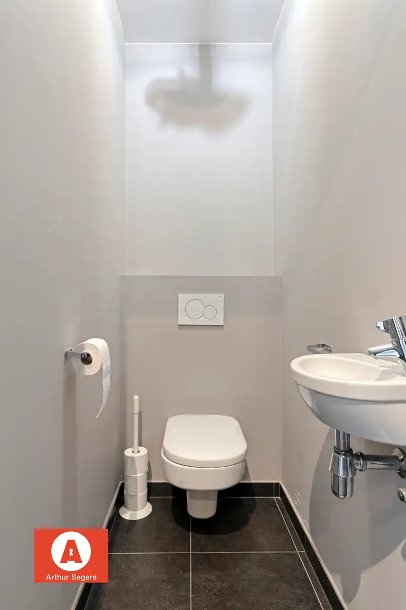 Recent Gelijkvloers appartement met tuin en parkeerplaats. foto 15