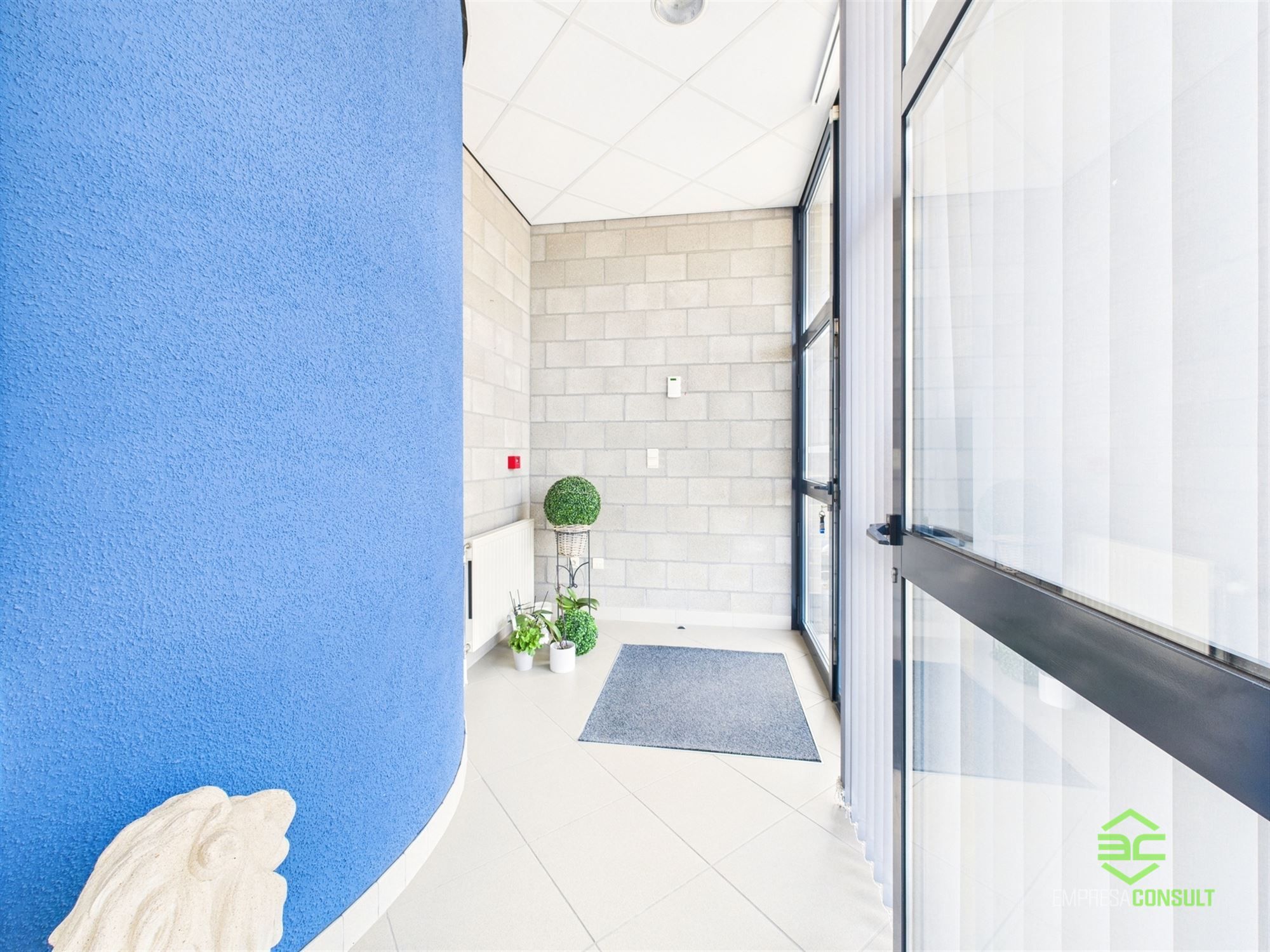 Instapklare werkplaats van 355m² met toonzaal en conciërgewoning! foto 13