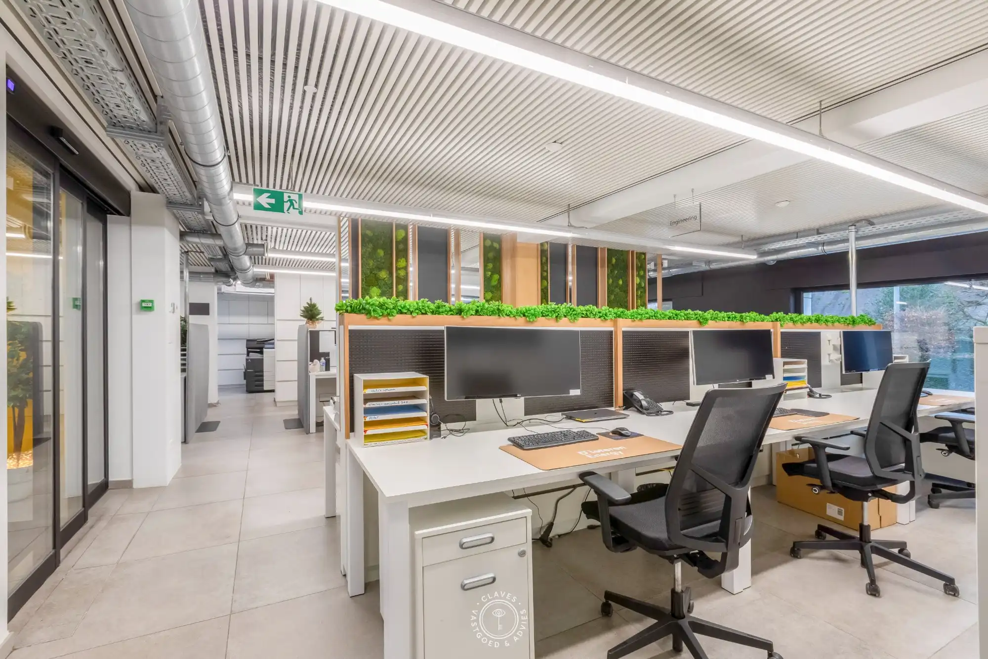 Multifunctioneel kantoorgebouw met magazijnen foto 10