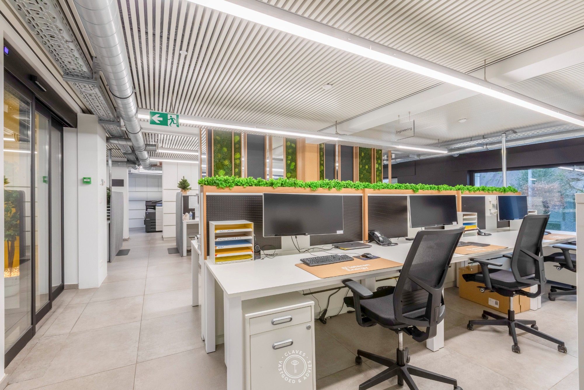 Multifunctioneel kantoorgebouw met magazijnen foto 10