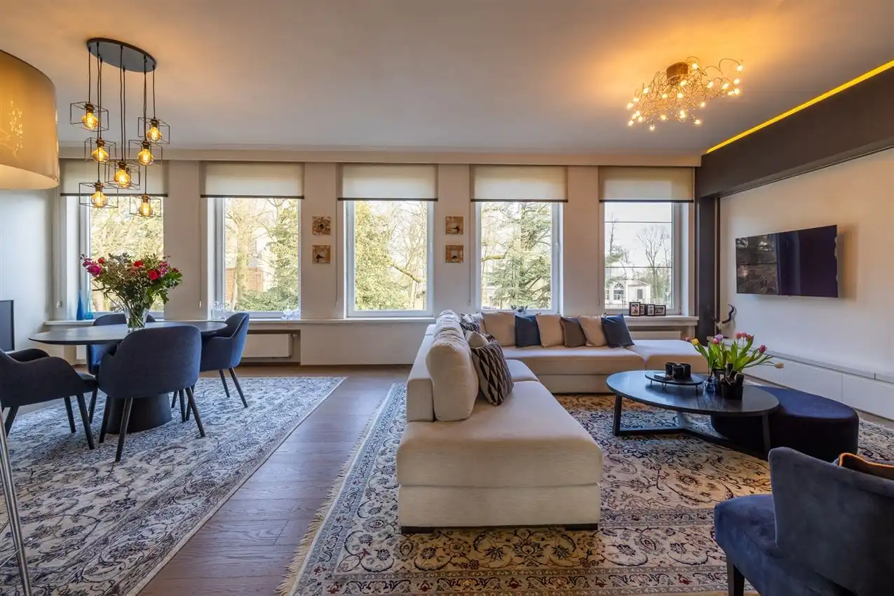 Tijdloze residentie met iconisch uitzicht foto {{pictureIndex}}