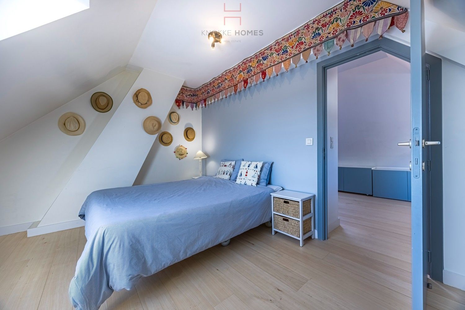 Instapklare halfopen woning in Oud-Knokke met 3 slaapkamers en private parkeerplaats voor twee wagens foto 23