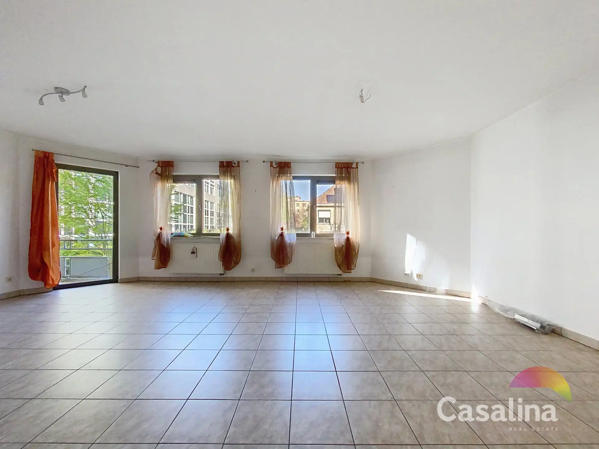 Aan de grens van WOLUWE, 2 slaapkamer appartement met terras foto 3