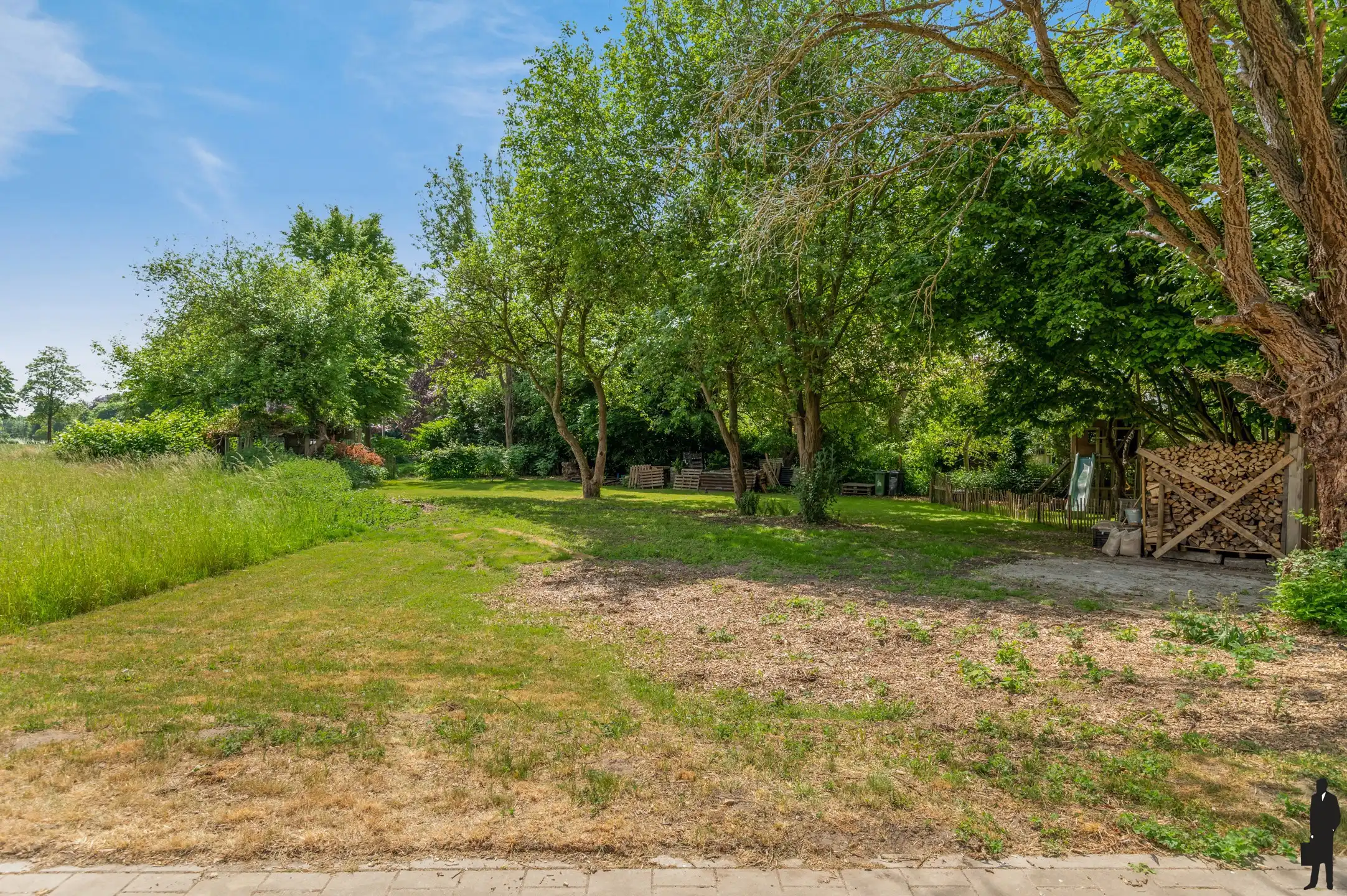 Bouwgrond voor open bebouwing (623 m²) in centrum Boechout foto {{pictureIndex}}