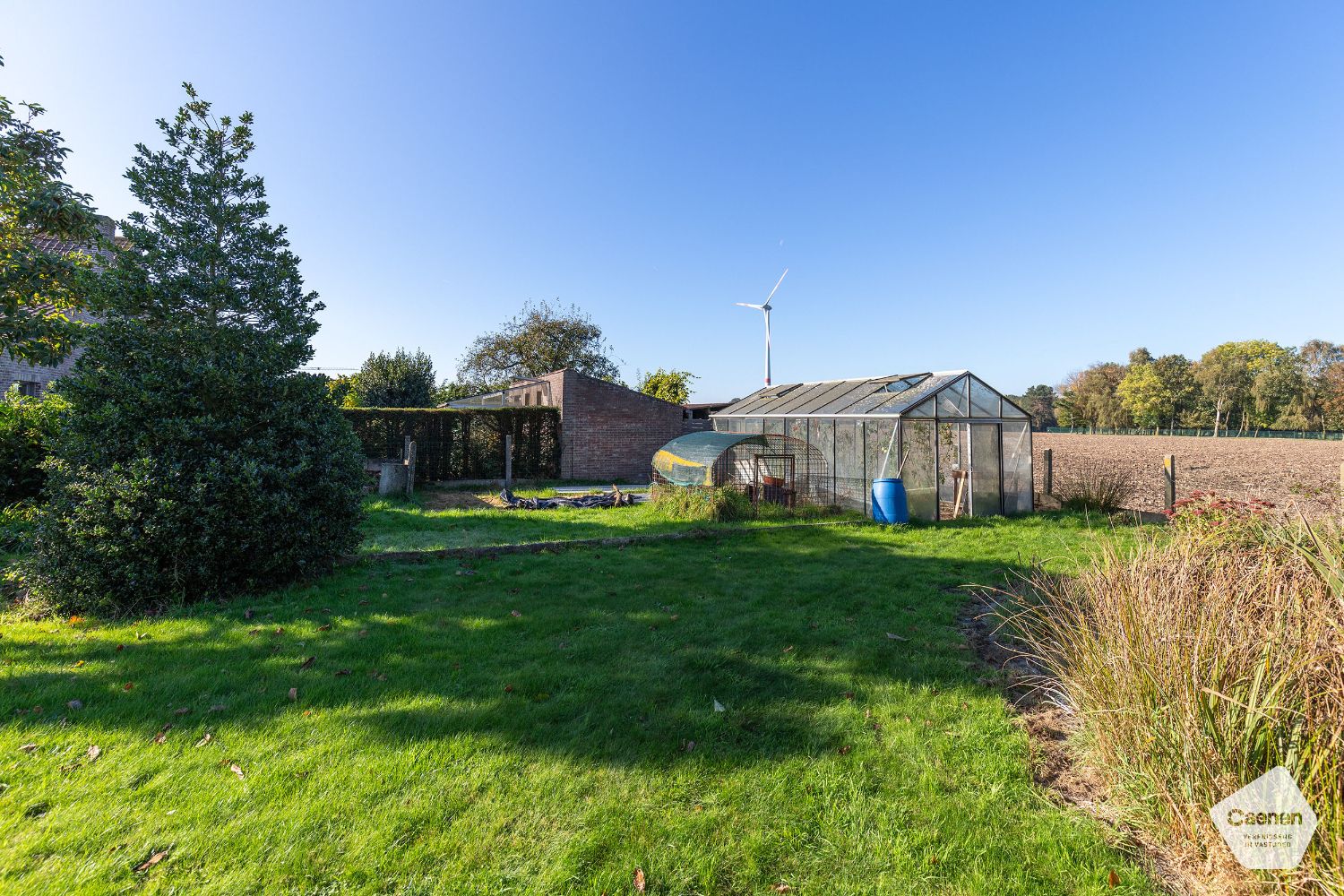 Hoofdfoto van de publicatie: LANDELIJKE STEVIGE WONING op een mooi perceel van 1011 m² met 3 slaapkamers en GARAGE