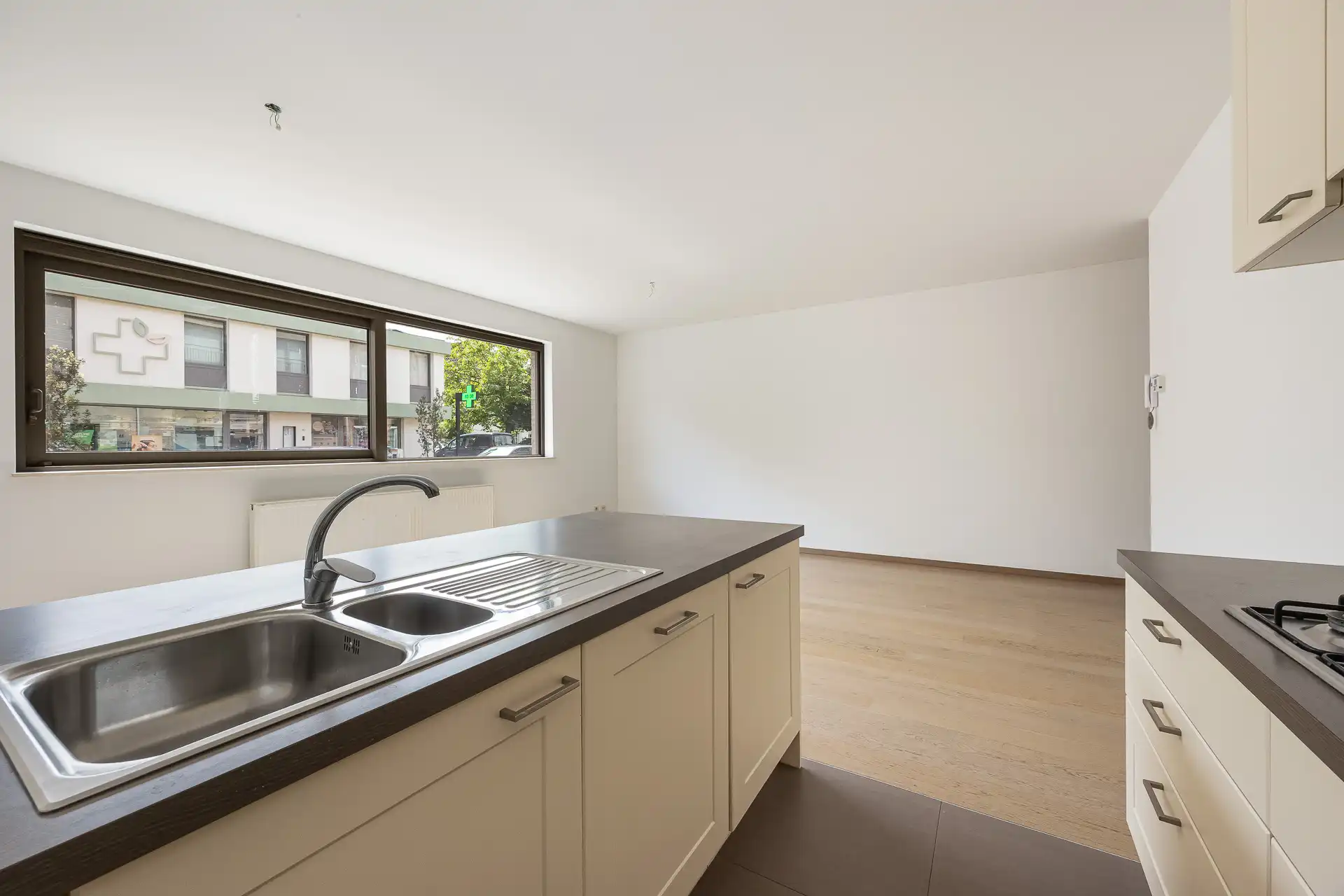 Kwalitatief gelijkvloers appartement (2012) met tuin foto 6