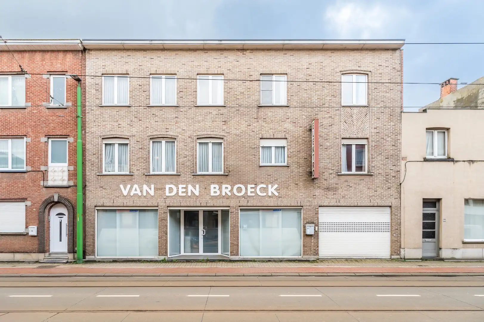 Handelspand met duplexappartement met 6 slaapkamers foto {{pictureIndex}}